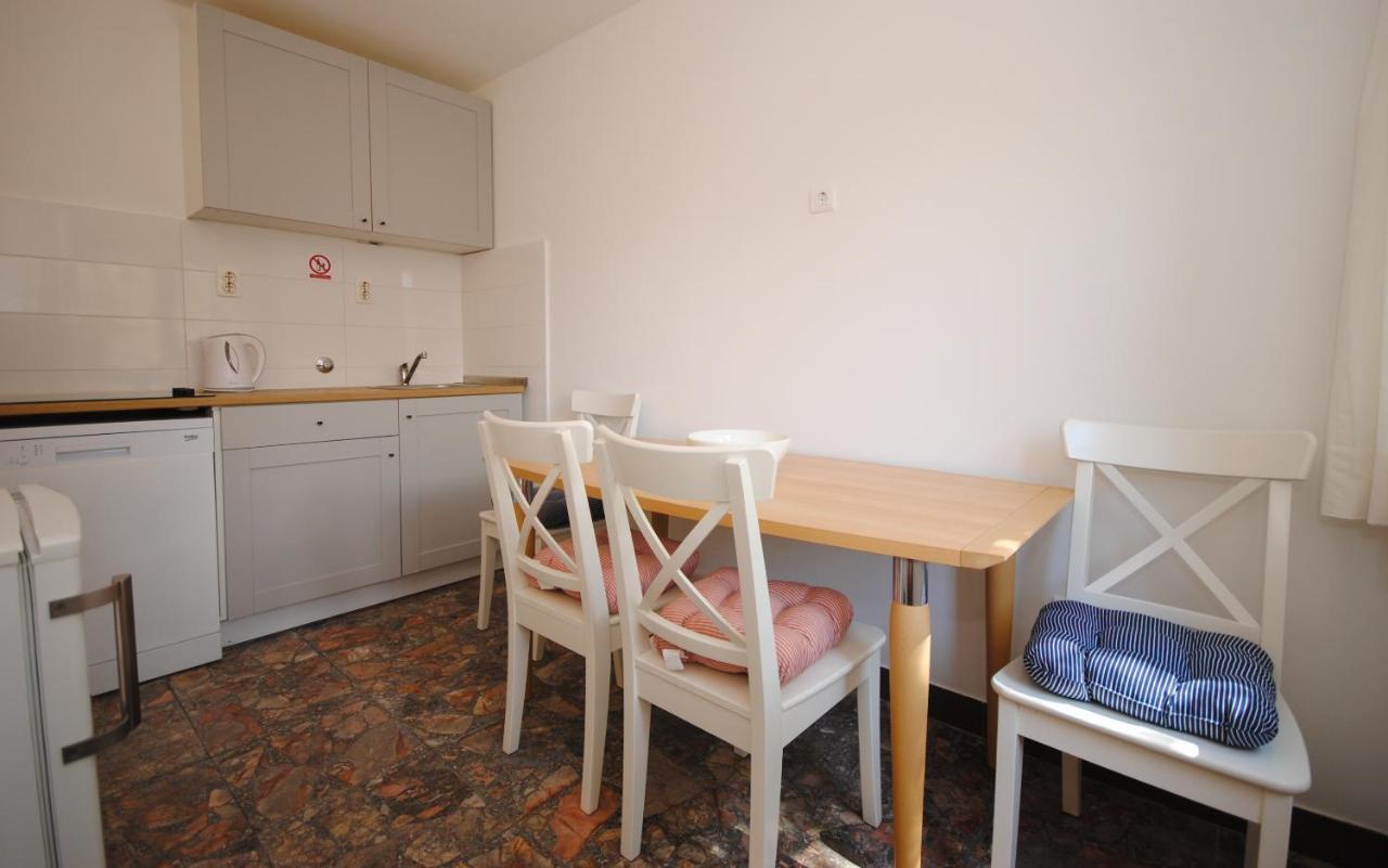 Rooms Dilk Вис Екстериор снимка