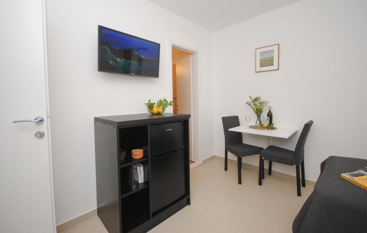 Rooms Dilk Вис Екстериор снимка