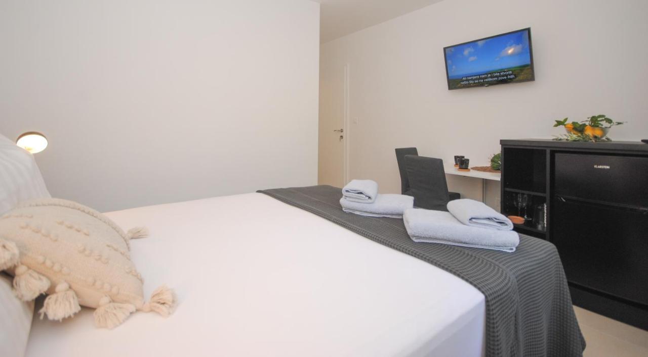 Rooms Dilk Вис Екстериор снимка