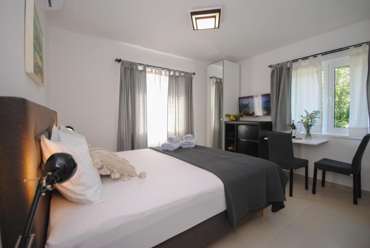 Rooms Dilk Вис Екстериор снимка