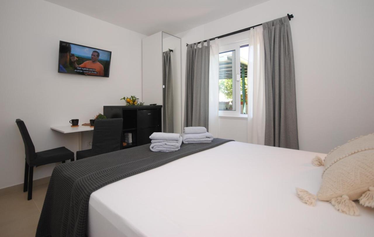 Rooms Dilk Вис Екстериор снимка