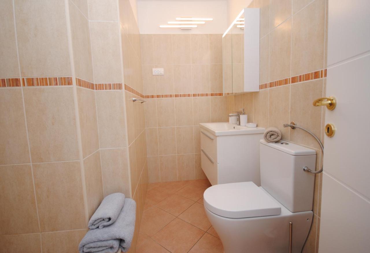 Rooms Dilk Вис Екстериор снимка